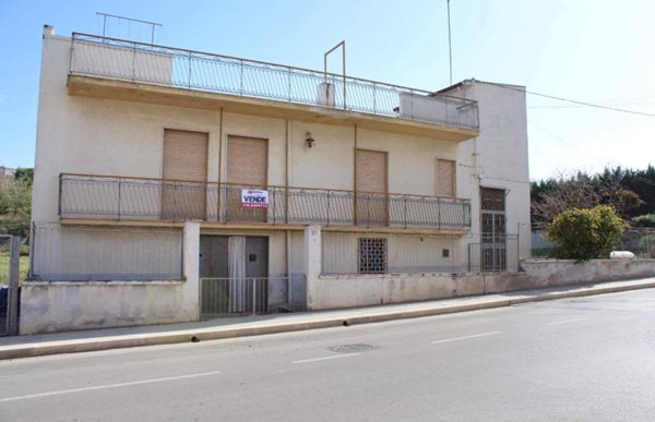casa indipendente in vendita a Canosa di Puglia