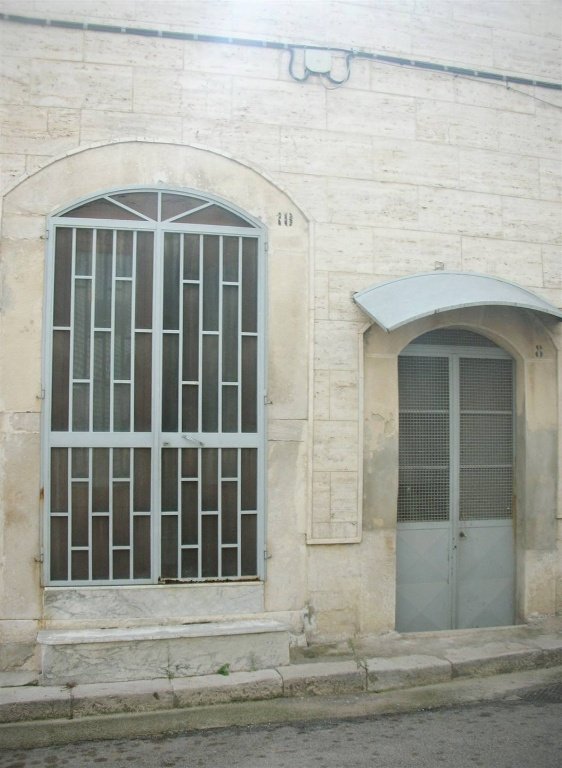 casa indipendente in vendita a Canosa di Puglia