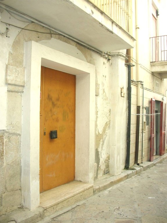 locale commerciale in vendita a Canosa di Puglia