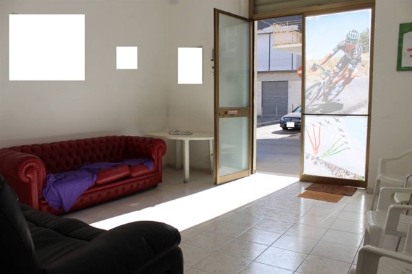 negozio in vendita a Canosa di Puglia