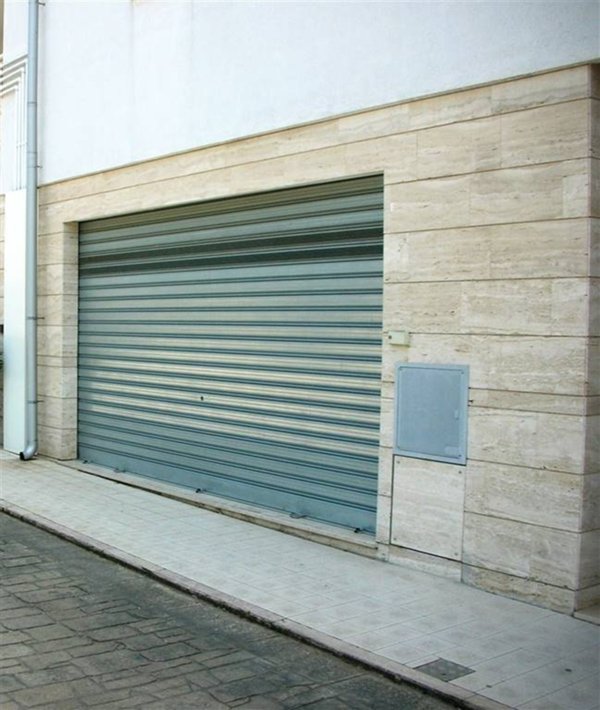 negozio in vendita a Canosa di Puglia