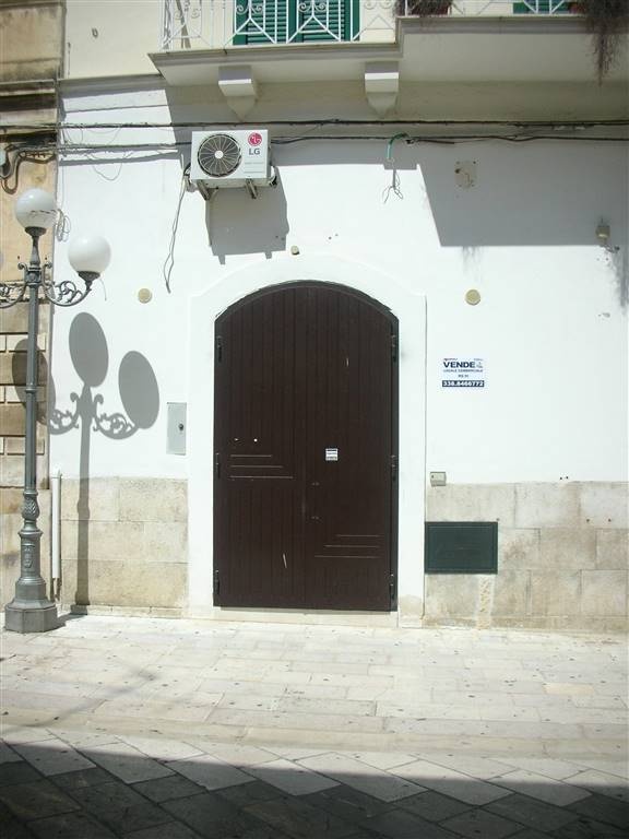 locale commerciale in vendita a Canosa di Puglia