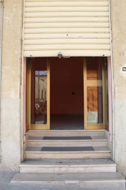 negozio in vendita a Canosa di Puglia