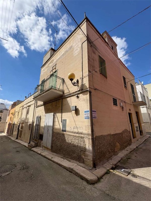 casa indipendente in vendita a Canosa di Puglia