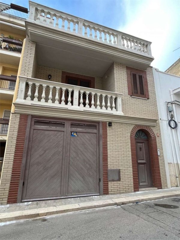 casa indipendente in vendita a Canosa di Puglia