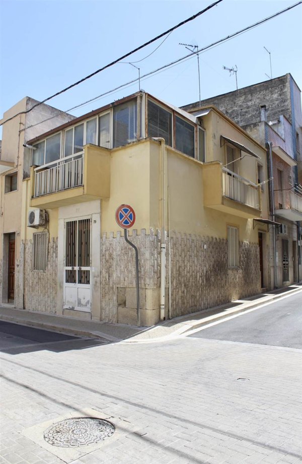 casa indipendente in vendita a Canosa di Puglia