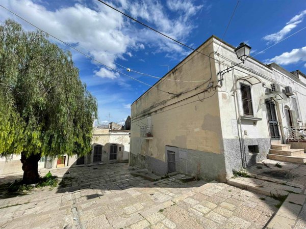 casa indipendente in vendita a Canosa di Puglia