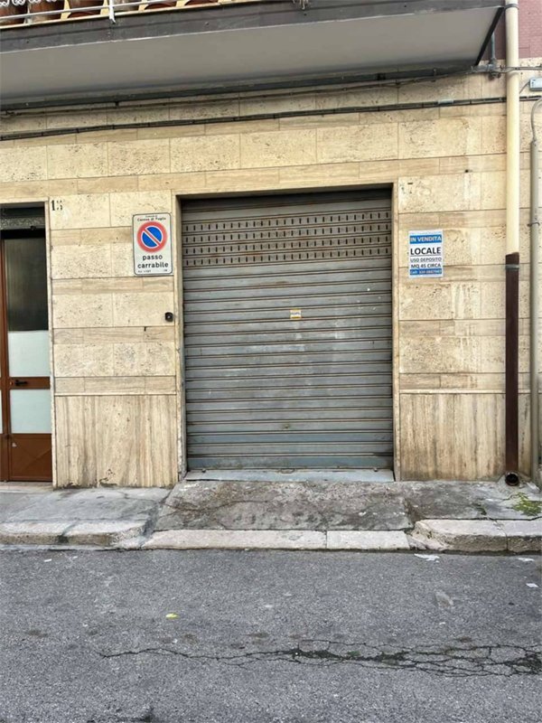 locale di sgombero in vendita a Canosa di Puglia