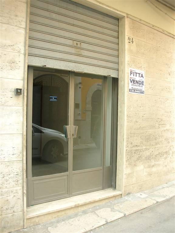 locale commerciale in vendita a Canosa di Puglia