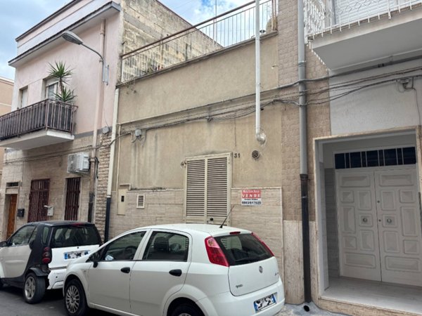 casa indipendente in vendita a Canosa di Puglia