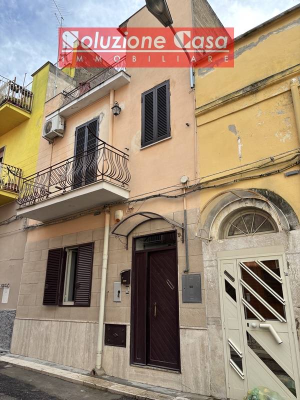 casa indipendente in vendita a Canosa di Puglia