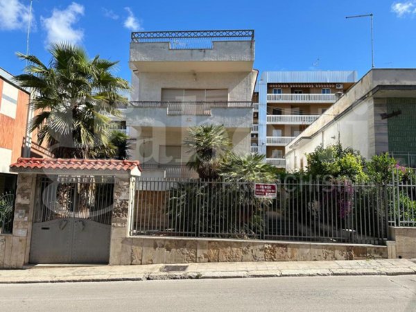 casa indipendente in vendita a Canosa di Puglia