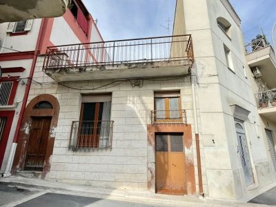 casa indipendente in vendita a Canosa di Puglia