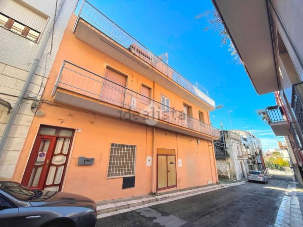 casa indipendente in vendita a Canosa di Puglia