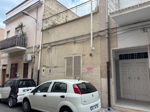 casa indipendente in vendita a Canosa di Puglia
