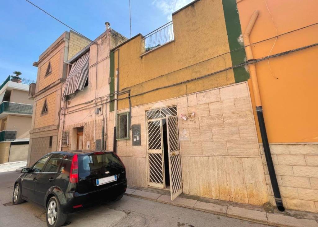 casa indipendente in vendita a Canosa di Puglia