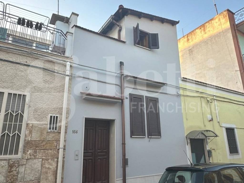 casa indipendente in vendita a Canosa di Puglia