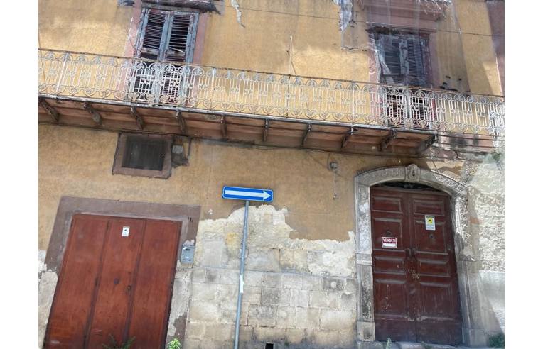 intera palazzina in vendita a Canosa di Puglia