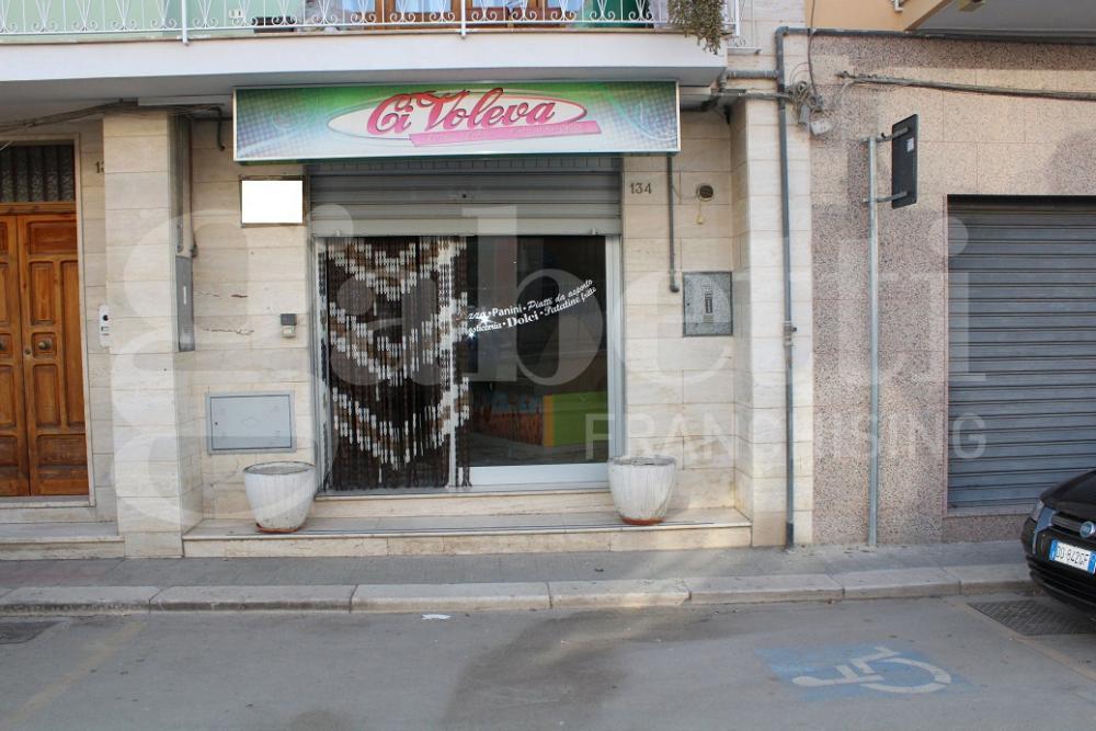 negozio in vendita a Canosa di Puglia