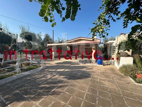 casa indipendente in vendita a Canosa di Puglia