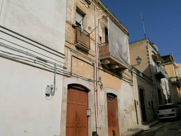 casa indipendente in vendita a Canosa di Puglia