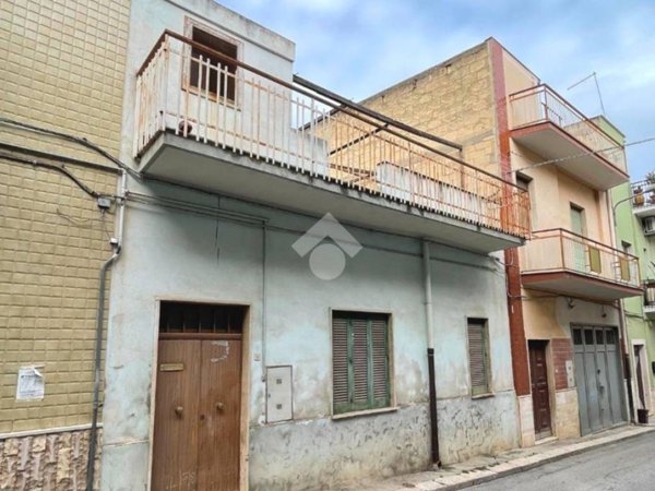casa indipendente in vendita a Canosa di Puglia
