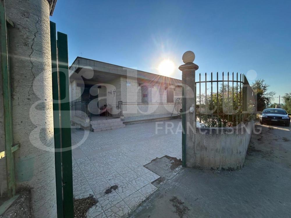 casa indipendente in vendita a Canosa di Puglia