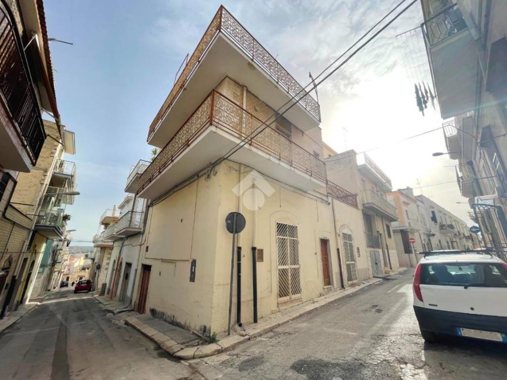 casa indipendente in vendita a Canosa di Puglia