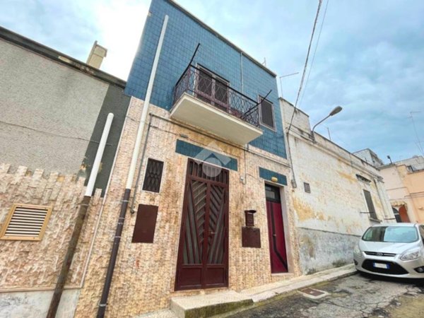 casa indipendente in vendita a Canosa di Puglia