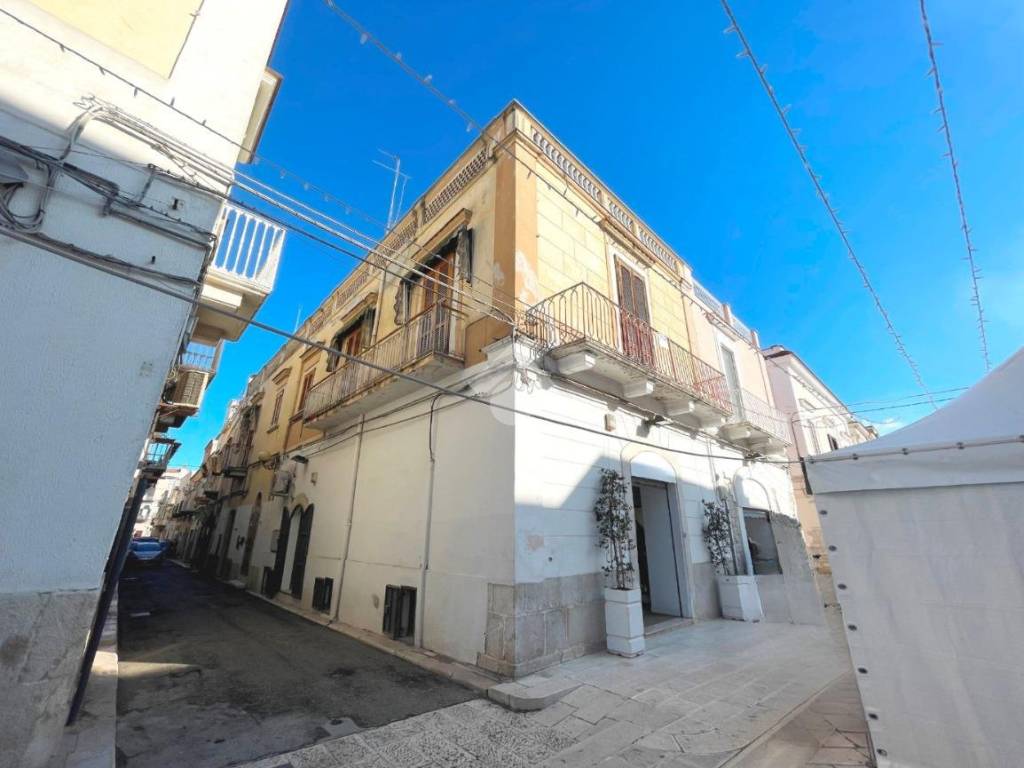 intera palazzina in vendita a Canosa di Puglia