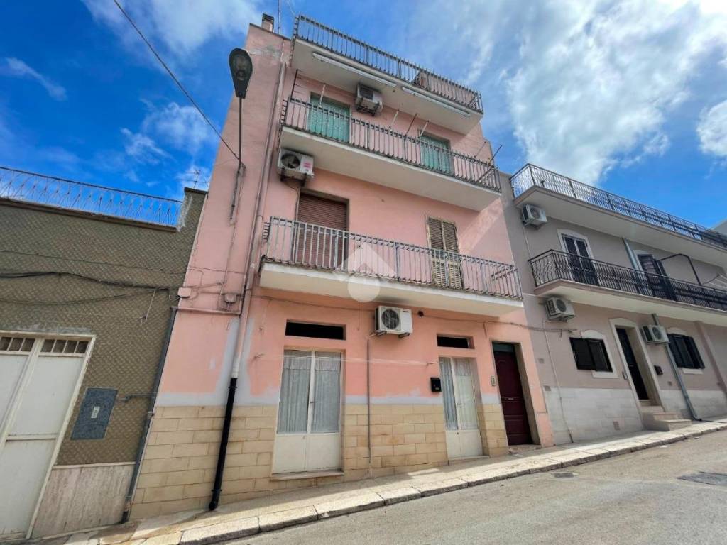 casa indipendente in vendita a Canosa di Puglia
