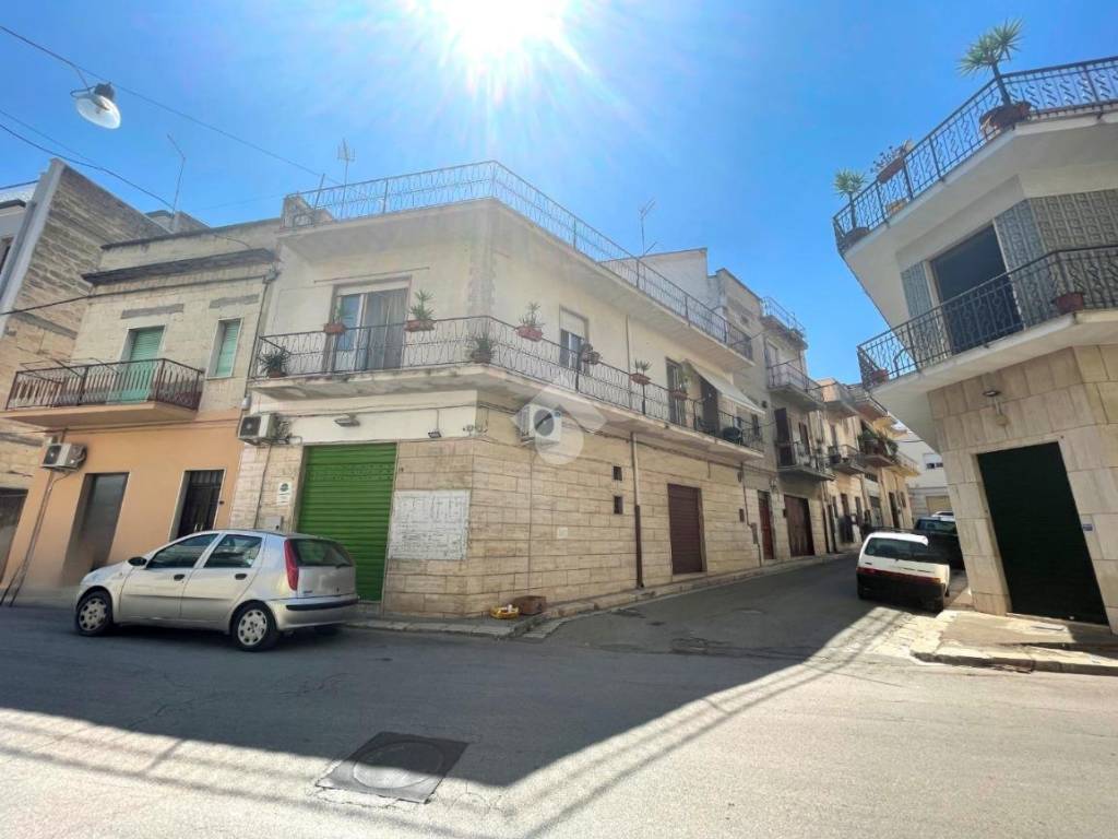 intera palazzina in vendita a Canosa di Puglia