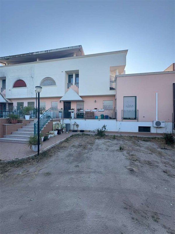 casa indipendente in vendita a Canosa di Puglia