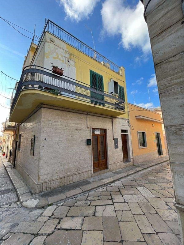 casa indipendente in vendita a Canosa di Puglia
