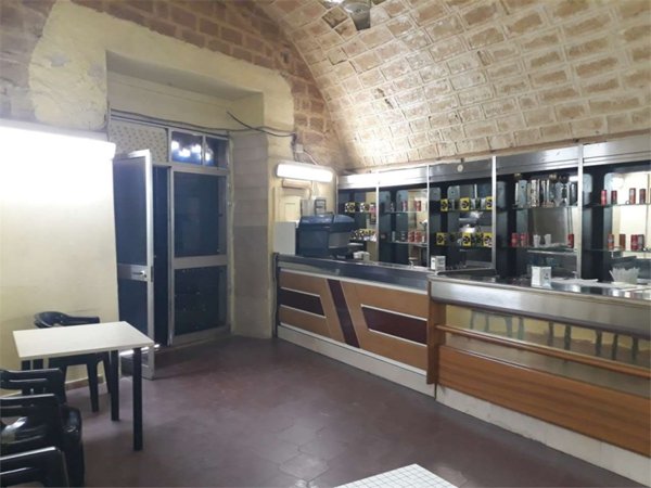 negozio in vendita a Canosa di Puglia
