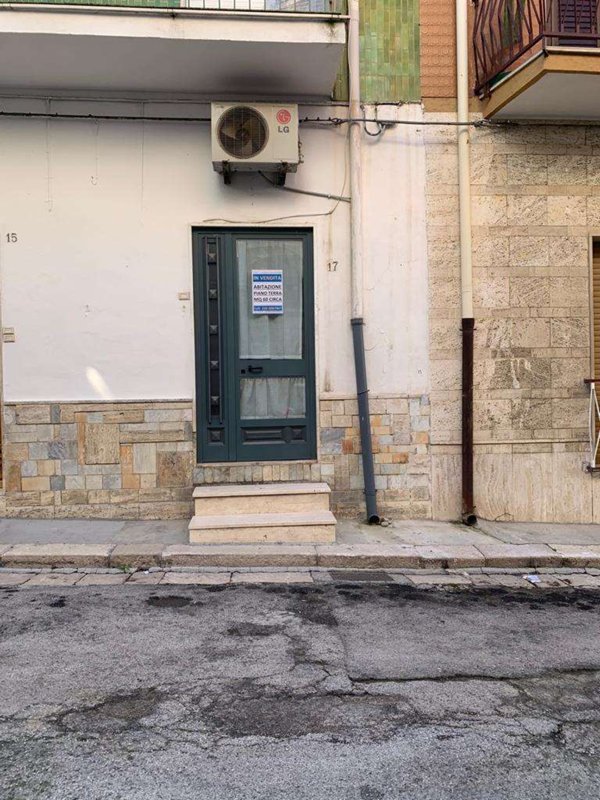 casa indipendente in vendita a Canosa di Puglia