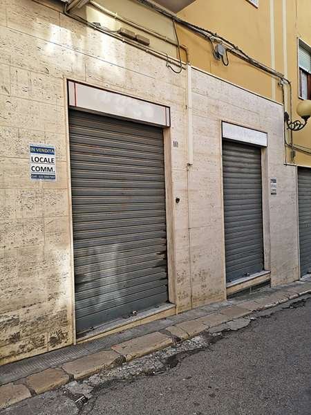 locale commerciale in vendita a Canosa di Puglia