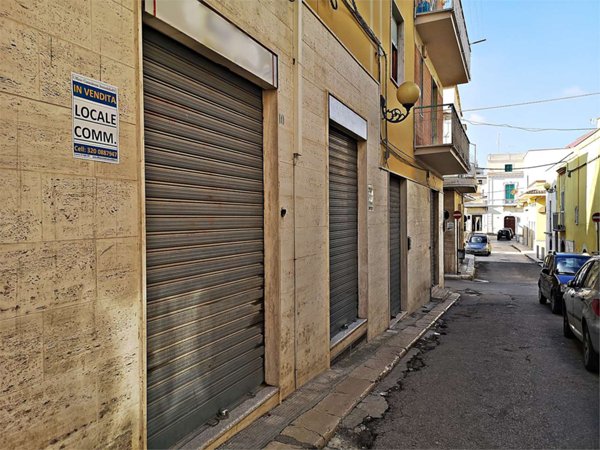 locale commerciale in vendita a Canosa di Puglia