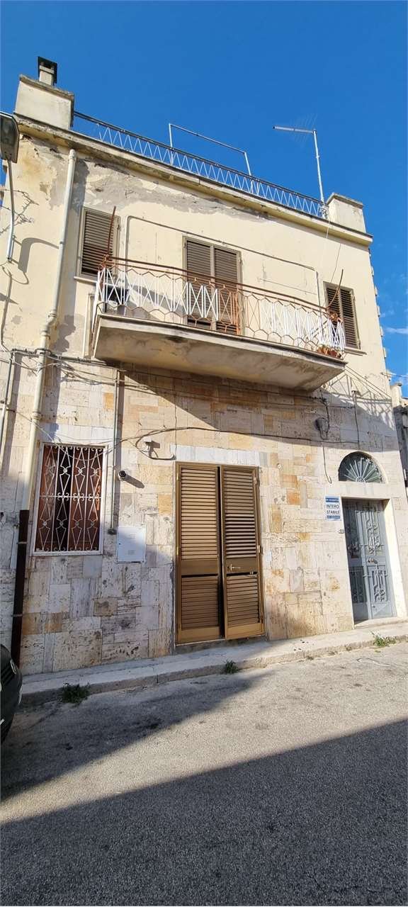 casa indipendente in vendita a Canosa di Puglia