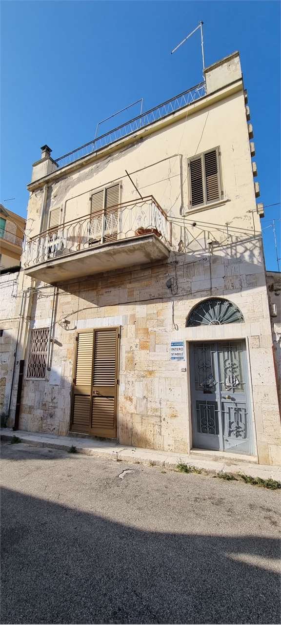 casa indipendente in vendita a Canosa di Puglia