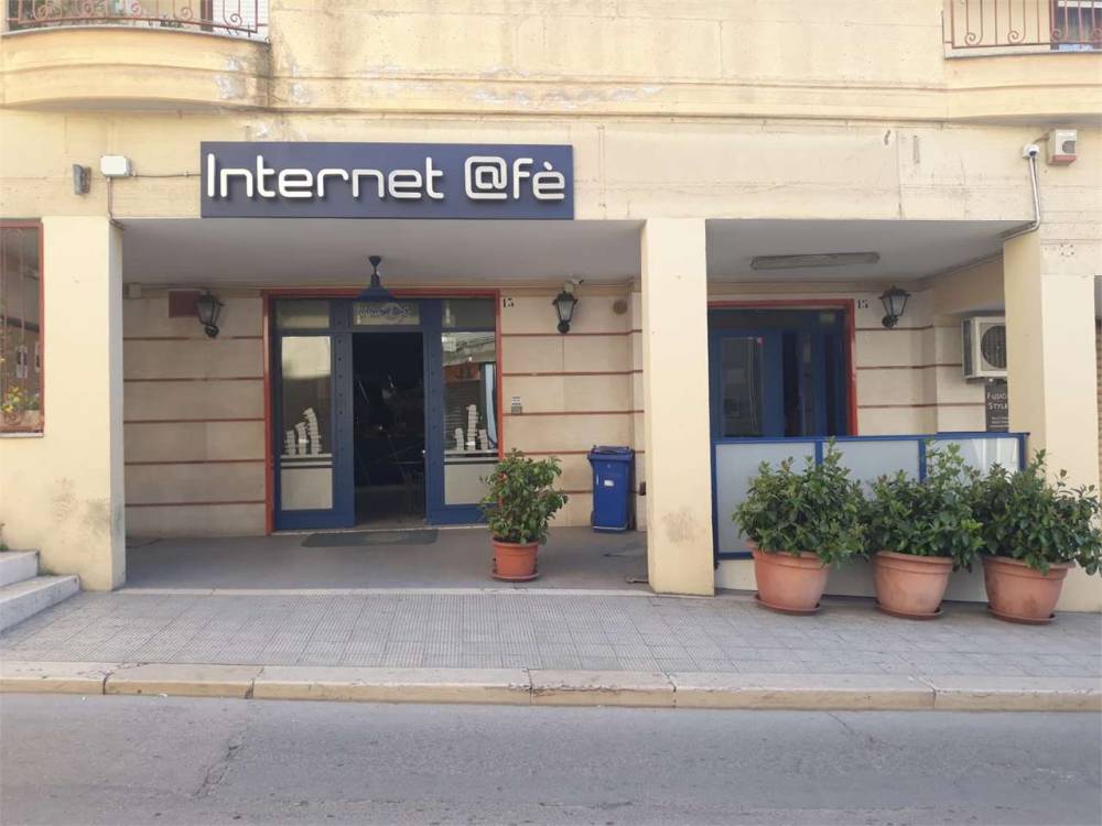 locale commerciale in vendita a Canosa di Puglia