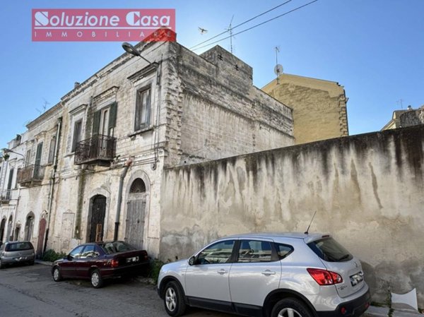 casa indipendente in vendita a Canosa di Puglia