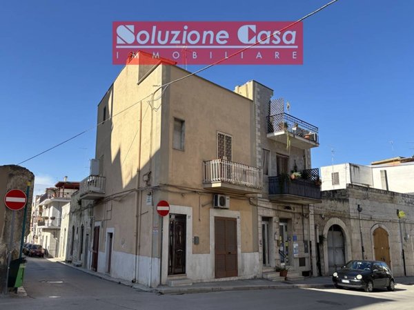 casa indipendente in vendita a Canosa di Puglia