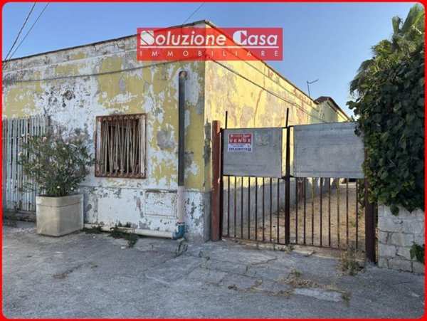 casa indipendente in vendita a Canosa di Puglia