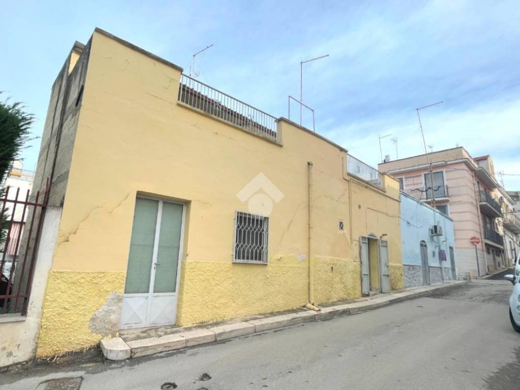 casa indipendente in vendita a Canosa di Puglia