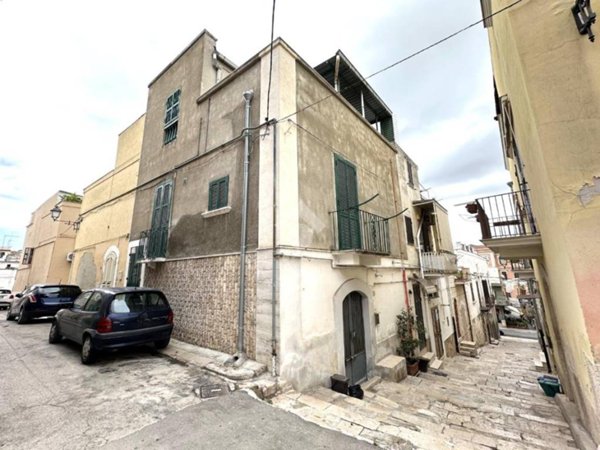 casa indipendente in vendita a Canosa di Puglia
