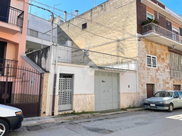 casa indipendente in vendita a Canosa di Puglia