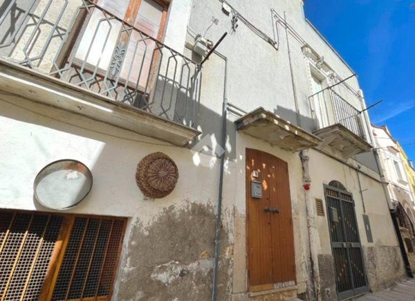 casa indipendente in vendita a Canosa di Puglia