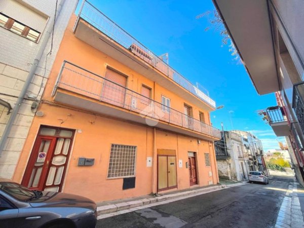 casa indipendente in vendita a Canosa di Puglia