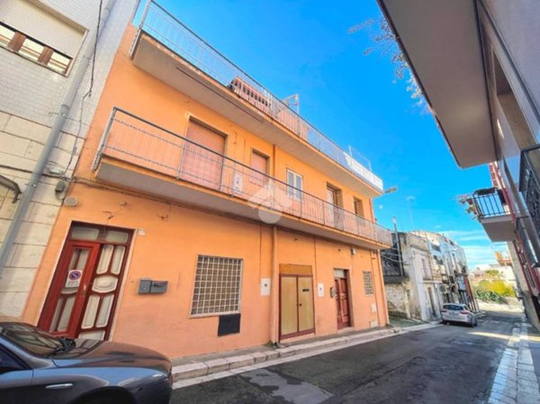 casa indipendente in vendita a Canosa di Puglia